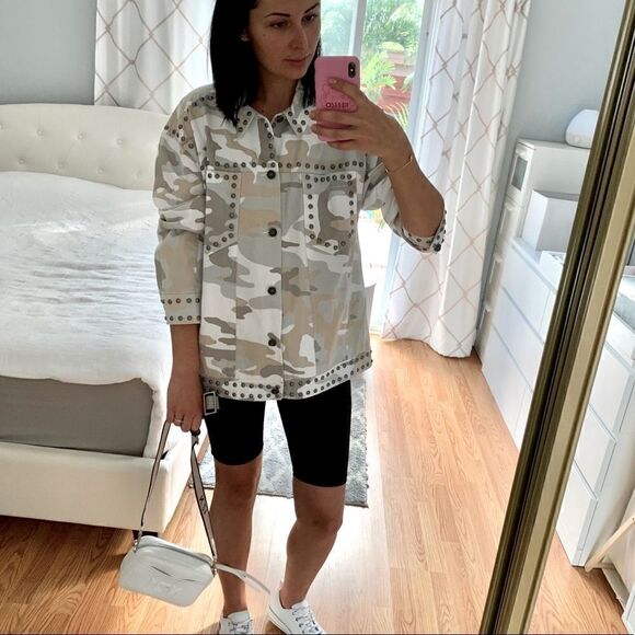 ⭕️ Cinq à Sept Chiara Camo Studded Jacket Women’s - Picture 2 of 14